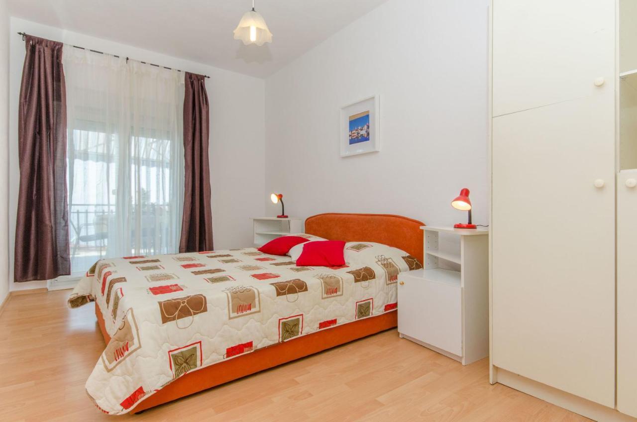 Bee Maja Trogir