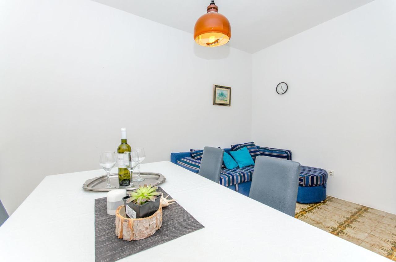 Bee Maja Trogir