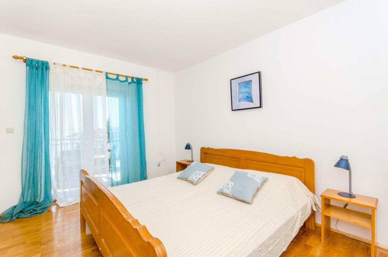 Bee Maja Trogir