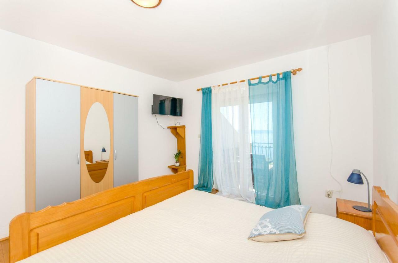 Bee Maja Trogir
